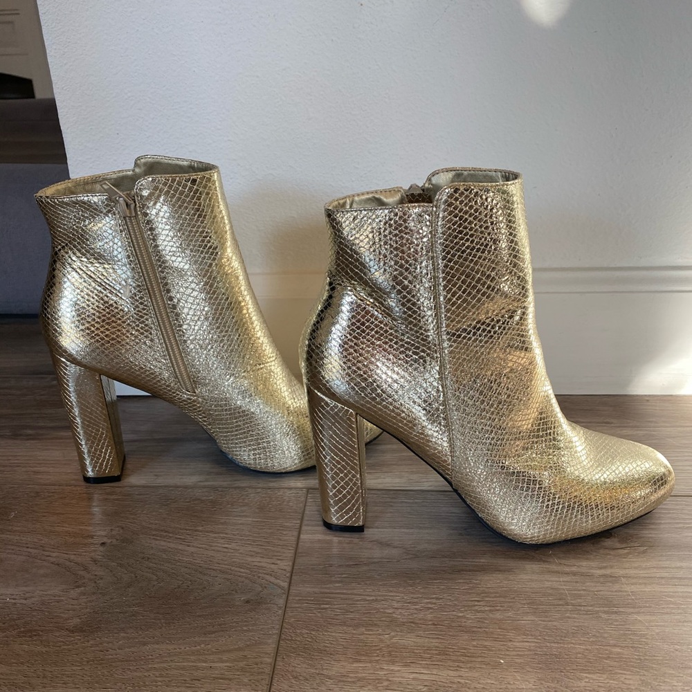 Gold ankle boots/booties